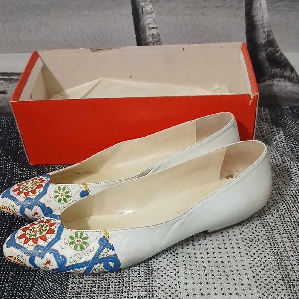 White Women's Embroidered Pointed Toe Flats